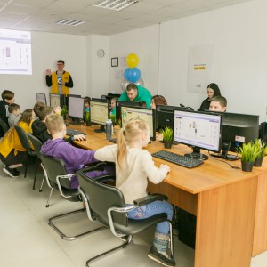 Новый класс в развлекательном центре города Томска! Скоро открытие! - КИБЕРшкола программирования для детей, компьютерные курсы для школьников, начинающих и подростков - KIBERone г. Череповец