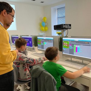 KIBERone уже в Саратове! - КИБЕРшкола программирования для детей, компьютерные курсы для школьников, начинающих и подростков - KIBERone г. Череповец